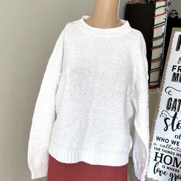 Classic White Sweater Size Medium - Picture 1 of 8